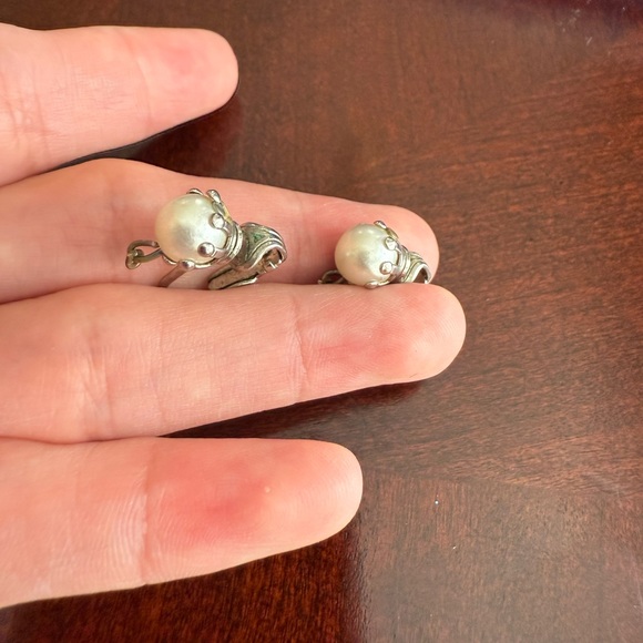 Vintage Faux Pearl ClipOn Earrings - Picture 1 of 3